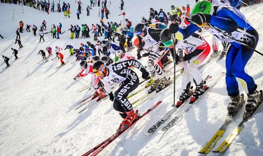 Experience a Ski Rush with 3D Racing Action!